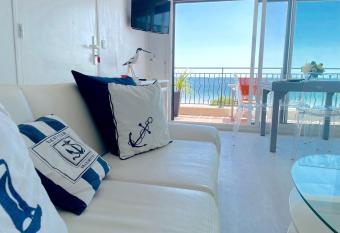 Studio face    l ocean has Balcony rooms