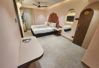 Hotel Nova Bling allows 18 year olds to book a room