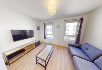 Studio neuf, am  nag   et   quip   centre-ville, proche de Coty allows 18 year olds to book a room