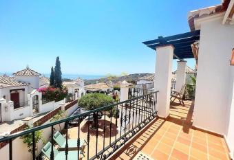 Detached Villa for Holiday Rental has Balcony rooms