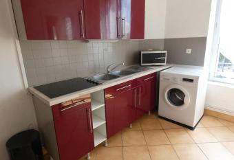 Bel appartement proche toutes facilit  s allows 18 year olds to book a room