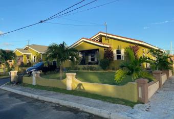 FineHall Modern King Palace Home allows 18 year olds to book a room
