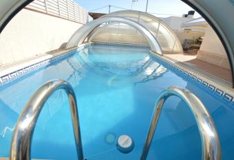 Villa Cigonya has Balcony rooms