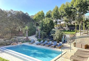 chalet has Balcony rooms