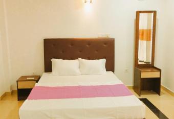 WHITEHOUSE has Balcony rooms