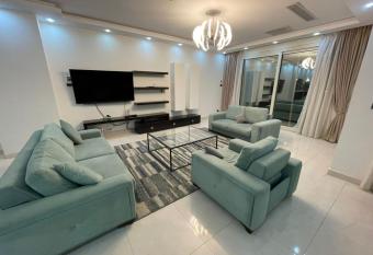 villa for rent in Elshikh zayed has rooms with a private hot tub