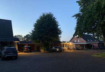 IQBAL-H  tte FeWo Appartement - Ankerplatz has Balcony rooms