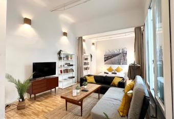 Gro  e Loft-Apartments im Herzen Bremens allows 18 year olds to book a room