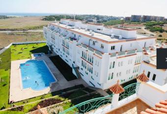 apartamento vacacional achakar playa & piscina! allows 18 year olds to book a room