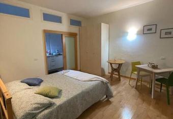 Appartamento PiccolominiDue allows 18 year olds to book a room