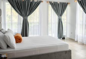 Hotel Nova El Pe  ol has rooms with a private hot tub