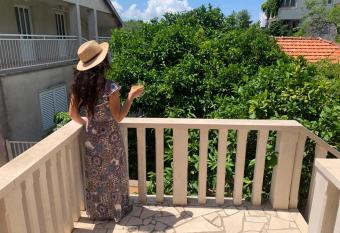 la c  te magique has Balcony rooms