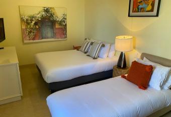 Beachfront apartment with jacuzzi in Punta Esmeralda has rooms with a private hot tub