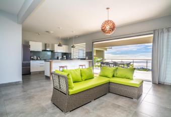 Pamatai Hills Tiare Apartment has Balcony rooms