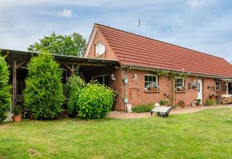 M  wchen allows 18 year olds to book a room