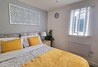 Garden Studio with free Freeparking allows 18 year olds to book a room