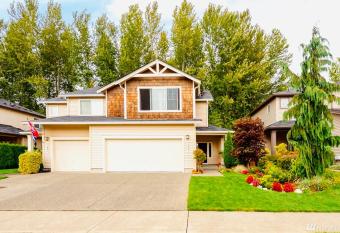 Minimalist & Stylish     EJ Homes allows 18 year olds to book a room