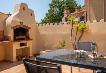 Appt Centre vieux Fr  jus terrasse has Balcony rooms