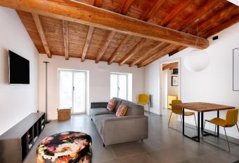 SG9 CITY APARTMENTS has Balcony rooms