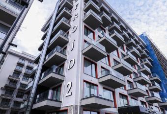 Frojd Kune Resort & Beach Hotel has rooms with a private hot tub