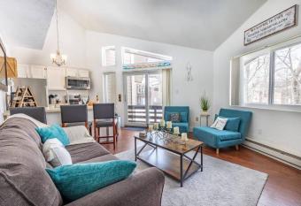 Hidden Valley -1 BR w/ Loft -2 Min. walk to Pool/Ten has Balcony rooms