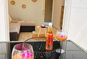 Le domaine de Courcelles allows 18 year olds to book a room