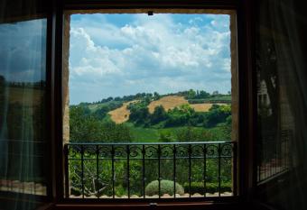 Casa di G   has rooms with a private hot tub