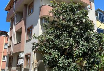 ALTUNCU APART has Smoking/Balcony rooms