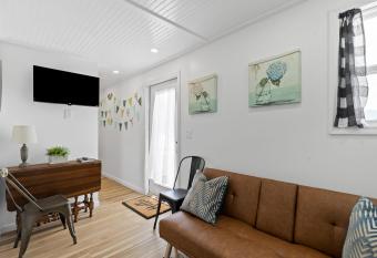 Farm Stay- 15 Mins from Dwntn Chattanooga- Tiny 2 has Balcony rooms