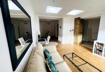 Leigh On Sea PRIME LOCATION Entire Ground Floor Apartment & Gardenby Skidaddle Travel allows 18 year olds to book a room