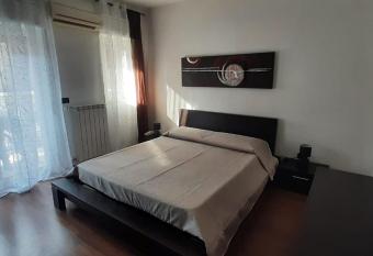 Chiara Home has rooms with a private hot tub