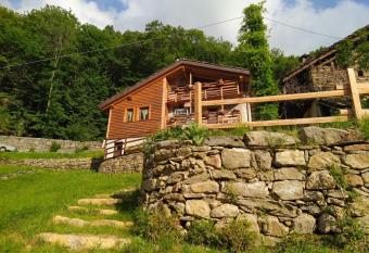Chalet Champvieil has Balcony rooms