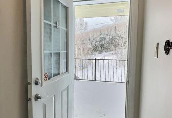 Bike in bike out, vill  giature Mt-Blanc has rooms with a private hot tub