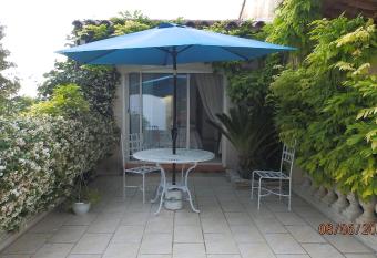 Paradisiaque allows 18 year olds to book a room