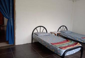 MULU BACKPACKER HOMESTAY has Balcony rooms