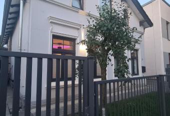 SUITE&ENJOY Hamburg has Balcony rooms