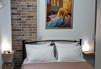 MARKELA S ROOM allows 18 year olds to book a room