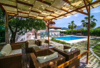 Aysel Villa has Balcony rooms