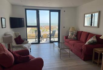 The Sail Ramsgate with Outdoor Terrace & Free Parking allows 18 year olds to book a room