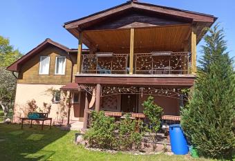 Villa Nikolaj allows 18 year olds to book a room