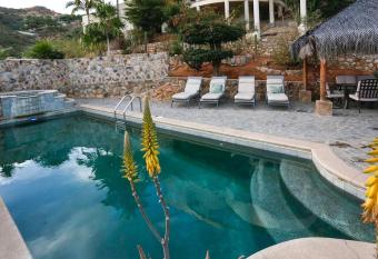 Casa Flamingo Cabo Luxurious Home, Spacious Rooms in El Pedregal Gated Community allows 18 year olds to book a room