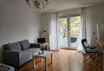 Sehr s    e Wohnung. Altstadt nah. allows 18 year olds to book a room