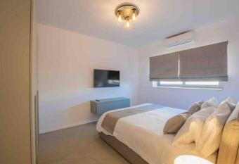 Wanderlust 2 allows 18 year olds to book a room