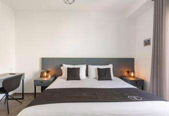 The Valley Room 7 condo with parking on premises has Balcony rooms