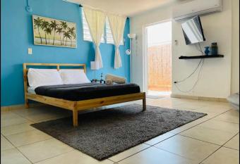 Caracoles #1 (7min to airport) & FREE WI-FI allows 18 year olds to book a room