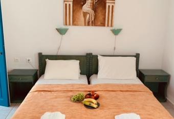 MANOUSOS ROOMS has Balcony rooms