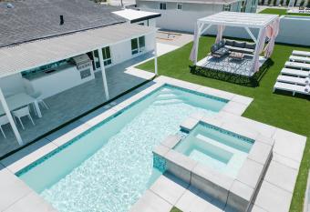 Fun Chic Picture Perfect has Balcony rooms