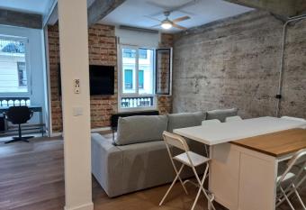 MBE Molto Bene Etxea has rooms with a private hot tub