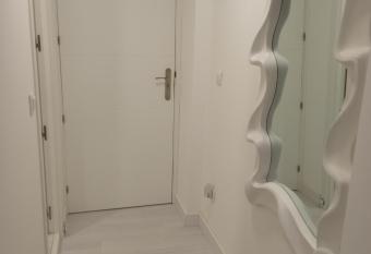 Stunning Big Studio Logrono s old Town has Balcony rooms