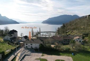 G  te Au Bout du Lac has Balcony rooms